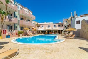 Ilios Malia Hotel Resort内部或周边的泳池