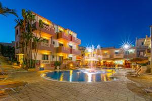 Ilios Malia Hotel Resort内部或周边的泳池