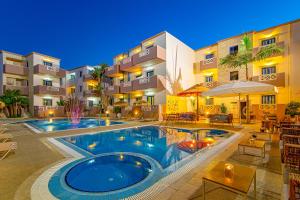 Ilios Malia Hotel Resort内部或周边的泳池