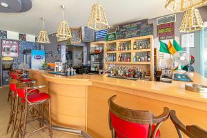 Ilios Malia Hotel Resort酒廊或酒吧区