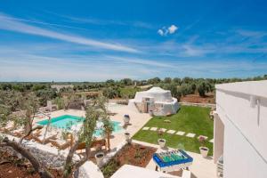 The swimming pool at or close to Trullo Lillo