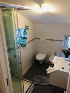 Ένα μπάνιο στο La Mansardina Pescara