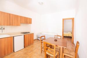 a kitchen and dining room with a table and chairs at Villaggio Camping Oasi in Vieste