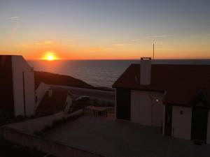 Galeriebild der Unterkunft Starfish Beach House in São Pedro de Muel