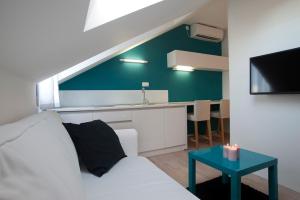 Postel nebo postele na pokoji v ubytování Attic Apartments Split
