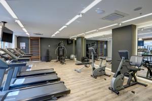 Comfort Hotel Guarulhos Aeroporto的健身中心和/或健身设施