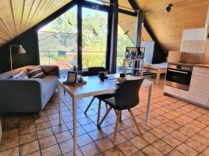 a living room with a table and a couch at Appartement Gartenblick in Glüsingerlohe