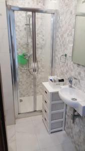 Kamar mandi di The Pines