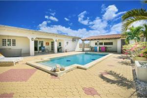 Afbeelding uit fotogalerij van Sunny Palm Beach Villa in Palm-Eagle Beach