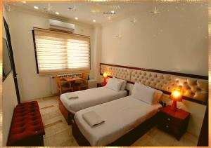 Assaraya Palace Hotel客房内的一张或多张床位