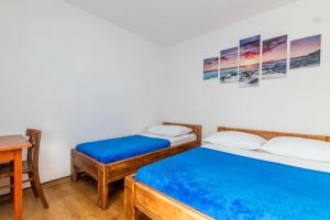 Posteľ alebo postele v izbe v ubytovaní Apartment Robinzon Lantana