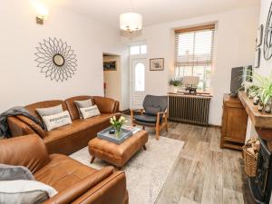 a living room with a couch and a table at Magnolia Cottage in Richmond