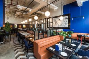 Restoranas ar kita vieta pavalgyti apgyvendinimo įstaigoje Park Inn by Radisson Dubai Motor City