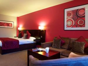 Aberdeen Airport Dyce Hotel, Sure Hotel Collection by BWにあるベッド