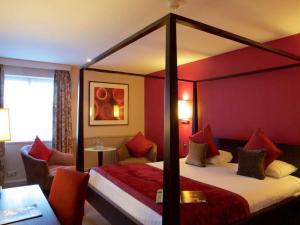 Ένα ή περισσότερα κρεβάτια σε δωμάτιο στο Aberdeen Airport Dyce Hotel, Sure Hotel Collection by BW