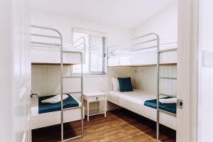Postel nebo postele na pokoji v ubytování Woolgoolga Beach Holiday Park