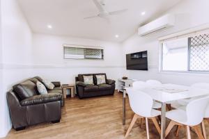 Seating area sa Woolgoolga Beach Holiday Park