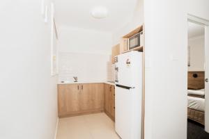 A kitchen or kitchenette at Caribbean Motel