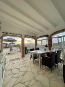 Posezení v ubytování Casira, casitas en kamers, Viñuela, Andalucía