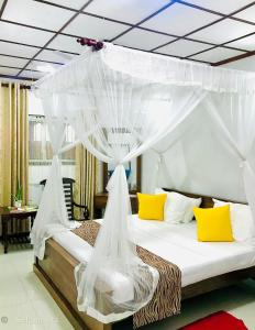 Säng eller sängar i ett rum på Sahana Sri Villa