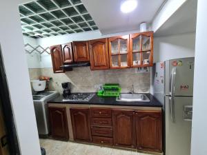 Una cocina o zona de cocina en Apartamento Ynj #1
