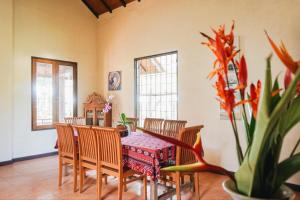 a dining room with a table with wooden chairs and a tableasteryasteryasteryastery at Roemah Nelayan in Montongbuwoh