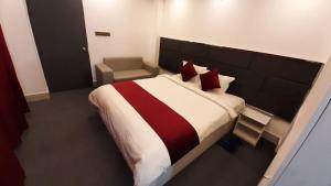 Łóżko lub łóżka w pokoju w obiekcie GRAND MAFI