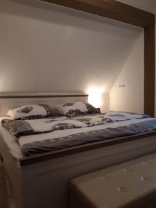 Postel nebo postele na pokoji v ubytování Ferienapartment-Monteurwohnung-Muldestausee