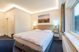 Ένα ή περισσότερα κρεβάτια σε δωμάτιο στο Hotel Mukran