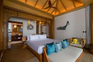 Ein Bett oder Betten in einem Zimmer der Unterkunft Sinae Phuket - SHA Extra Plus