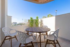 Balkón nebo terasa v ubytování Marinsa Beach, 1 bedroom with seaview