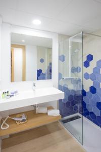 Koupelna v ubytování Hotel Cala Font