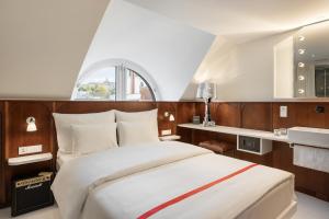 Ein Bett oder Betten in einem Zimmer der Unterkunft Ruby Mimi Hotel Zurich