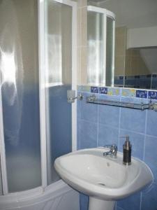 A bathroom at Suri Guesthouse