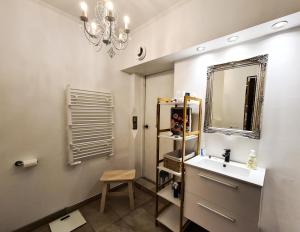 Túnfífill Guesthouse - free hot tub and sauna, cozy and quiet的一间浴室