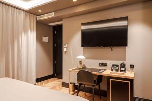 TV a/nebo společenská místnost v ubytování IBIZA ROOMs