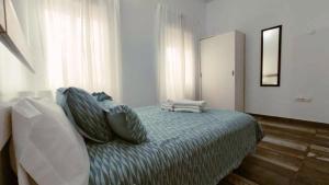 Postel nebo postele na pokoji v ubytování Modernos Apartamentos en Ciudad Jardín Córdoba