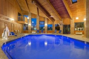 a large swimming pool in a large room with at Baymont by Wyndham Lancaster in Lancaster +10 photos