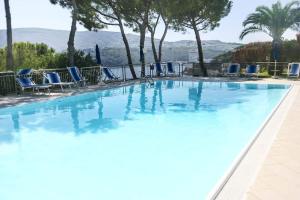 The swimming pool at or close to Monolocale il Porto n. 4