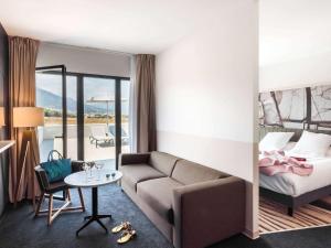 Postel nebo postele na pokoji v ubytování Mercure Hotel & Spa Bastia Biguglia