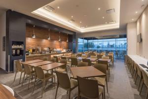 Un restaurant sau alt loc unde se poate mânca la Microtel Inn & Suites by Wyndham Guadalajara Sur