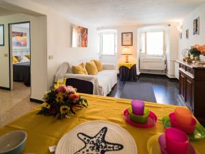 Postel nebo postele na pokoji v ubytování Mainetta Sea View Apartment with AC + 37 fotografií