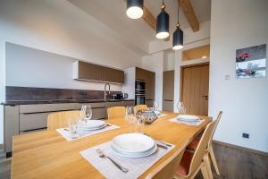 Kuchyň nebo kuchyňský kout v ubytování Lipno Port Apartment C304 - Lipno Home