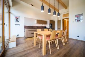 Kuchyň nebo kuchyňský kout v ubytování Lipno Port Apartment C304 - Lipno Home