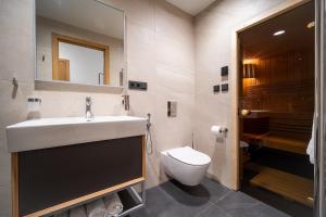 Koupelna v ubytování Lipno Port Apartment C304 - Lipno Home + 25 fotografií