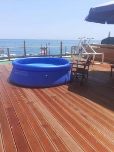 a blue tub sitting on the deck of a boat at Beach House Cabacum in Golden Sands