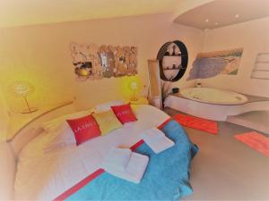 Postel nebo postele na pokoji v ubytování La Chaize - Villa, Suites & Spa