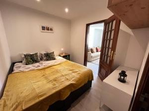 Ένα ή περισσότερα κρεβάτια σε δωμάτιο στο Travessa do Pasteleiro Apartment by Trip2Portugal