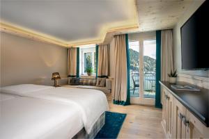 Postel nebo postele na pokoji v ubytování Hotel Seehof Davos