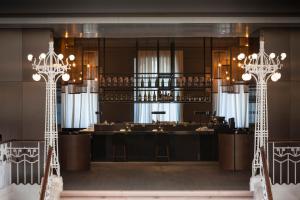 Lounge nebo bar v ubytování Kozmo Hotel Suites & Spa - Small Luxury Hotels of the World